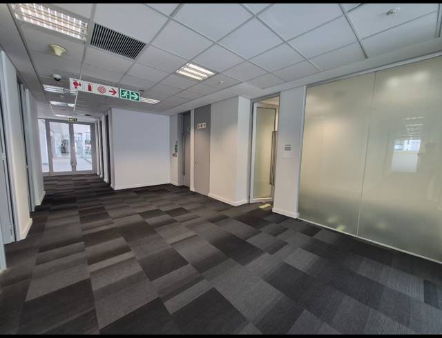 1,742M² OFFICE TO LET IN SANDTON CENTRAL